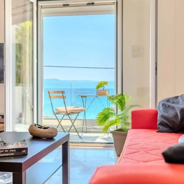 Helen's Seaview, hotel a Aliveri