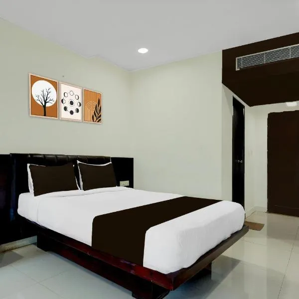 Super Townhouse Oak Anu Hospital Elur Road Formerly Grand Tankasala, hotel di Gunadala