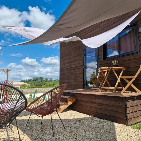 Tiny La Part Des Anges, hotel em Salignac-sur-Charente