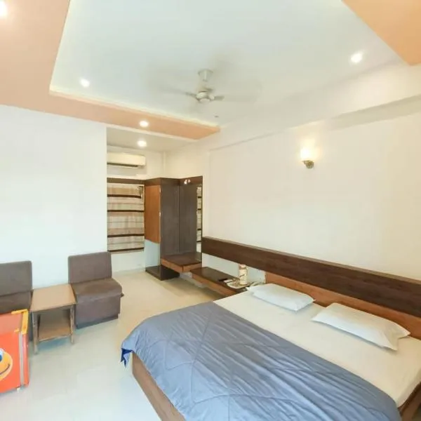 Hotel Mahendra, hotel en Jālgaon