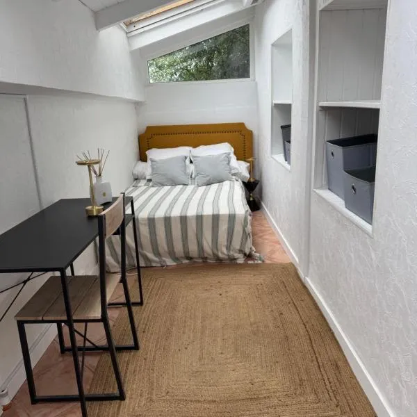 habitación peregrinos alegres, hotel in Irún