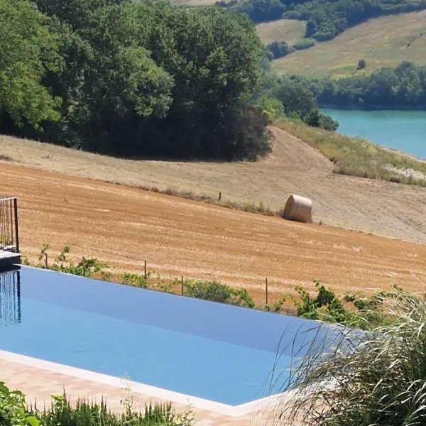 Agriturismo La Corte Sul Lago, hotel v destinaci Cingoli