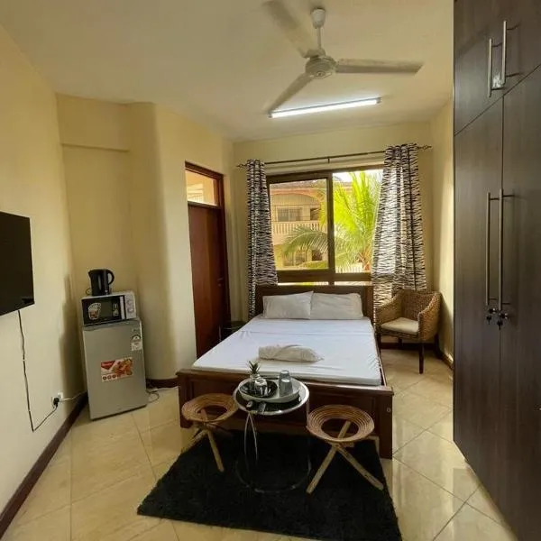 Nyali BeachLuxe Studio with pool, hotel en Mombasa