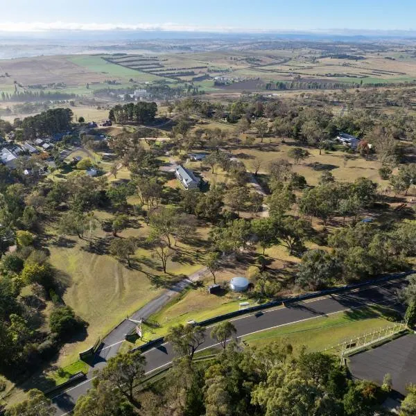 Bathurst Goldfields Resort - Conrod Straight, Mount Panorama, hotell i Bathurst