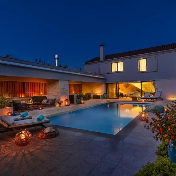 Villa Amorosa, Luxury Villa with Large heated Pool & Sea View, Lošinj Island, hotel u gradu 'Nerezine'