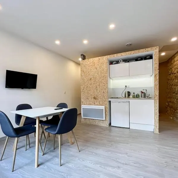 Maison FLOËGE, hotel em Burzet