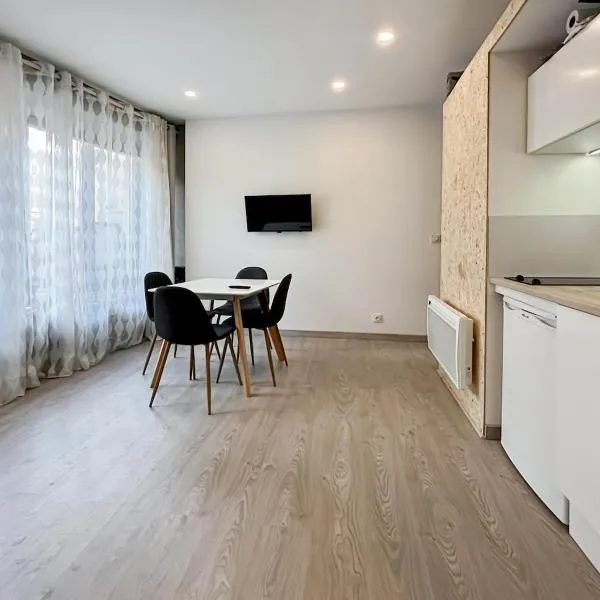 Maison FLOËGE 4 personnes, khách sạn ở Burzet