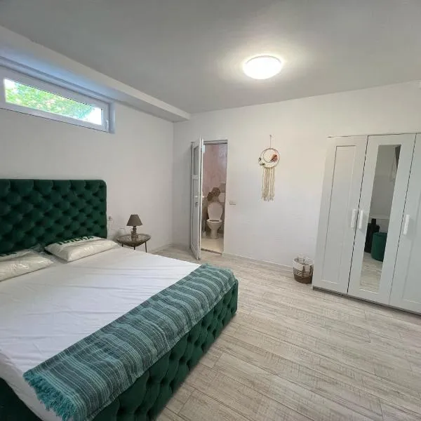 Pensiunea AVAL, hotel in 2 Mai