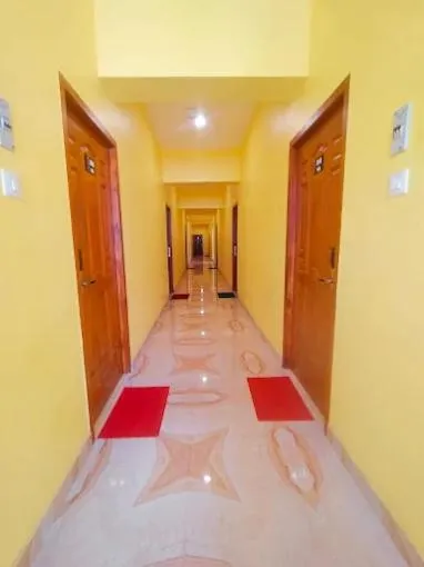 CBL104 Inn By Blessings Hospitality，位于钦奈的酒店