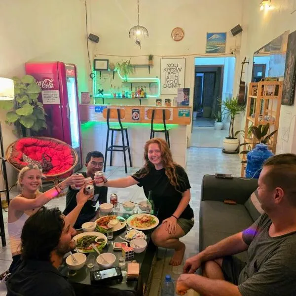 Social Backpacker Hostel & Rooftop Bar, hotel v destinaci Battambang