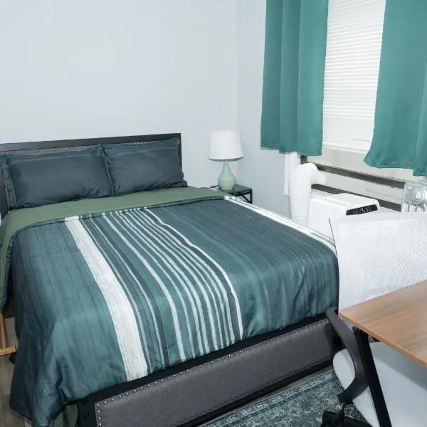 Emerald2 Room at Brighton Beach 2Min Walk to Ocean & Subway Chic Stay, hotel v Brooklyne