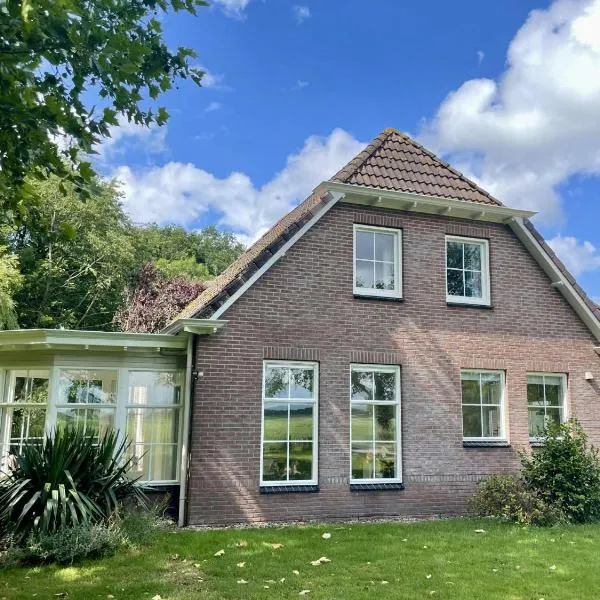Enjoy the space and countryside at Het Hofhuys, hotel em Oosterwolde
