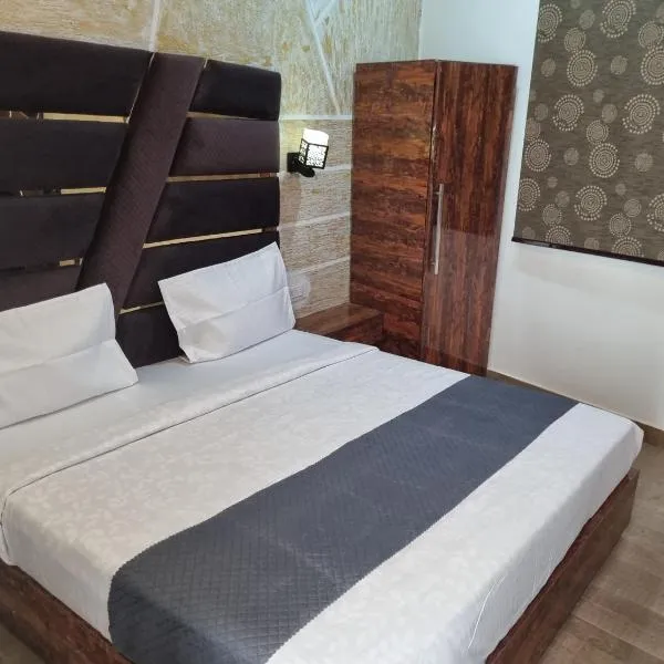 The Rabbit Hotel, hotel in Bareilly