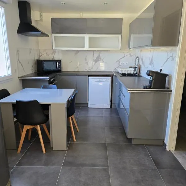 Appartement avec jardin 4 personnes, hotel in Fréjus