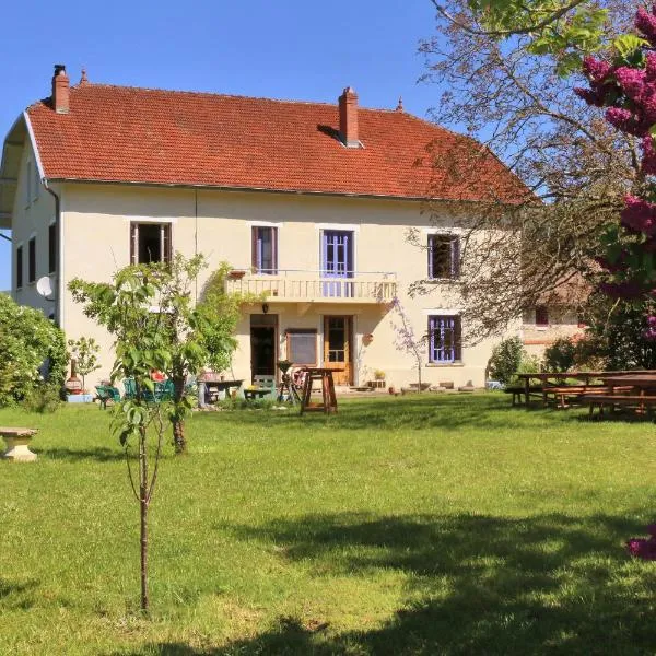 Goute la vie, hotel in Faverges-de-Mépieu