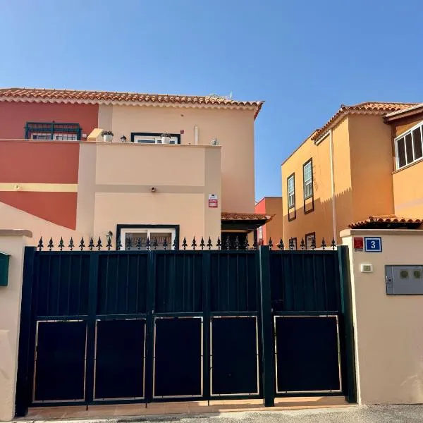 Lovely Terraced House in Costa del Silencio, ξενοδοχείο σε Arona