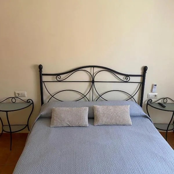 Pensión Dani, hotel u gradu Casinos