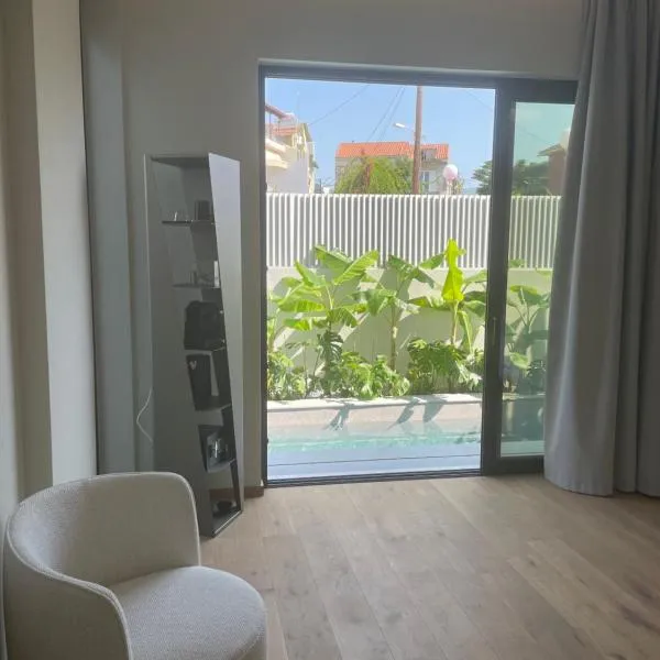 Nõs Luxury Rooms, hotel v destinaci Mesolongion