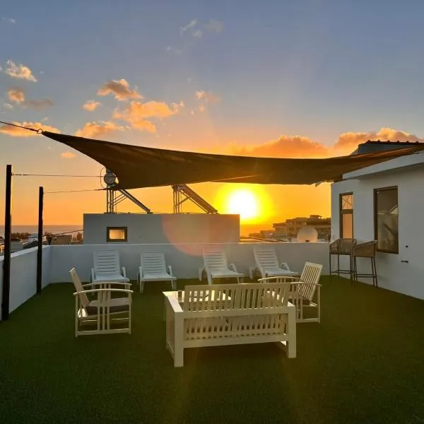 Amazing Sunset view rooftop., ξενοδοχείο στο Flic-en-Flac