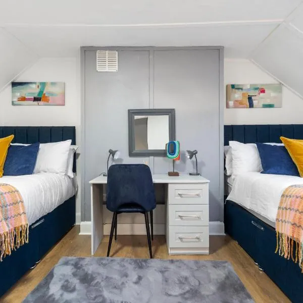 Viesnīca Spacious 6BR London Home Sleeps 18 Near Tube Londonā