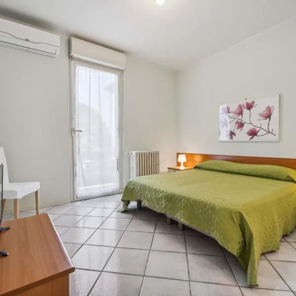 Green Village Accommodations, hotel v destinaci Colico