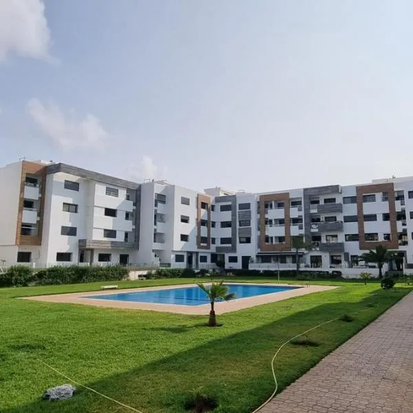 Luxueux Appartement Familial à Harhoura, Rabat Piscine & Plage à pied, hotel in Temara