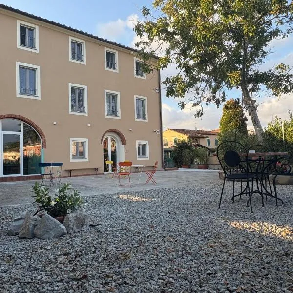 UGO Luxury Rooms, hotel din Lucca