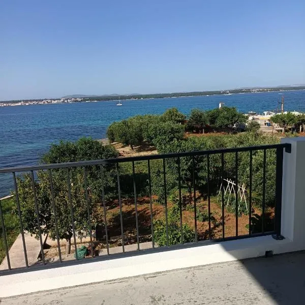 Apartments Lukacic, hotel sa Tkon