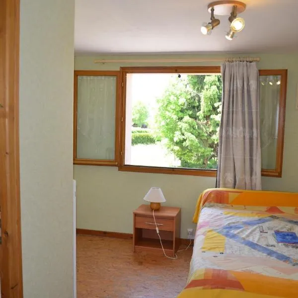 Auberge du tilleul chambres de campagne dans la région lacs et cascades, hotel in Charézier