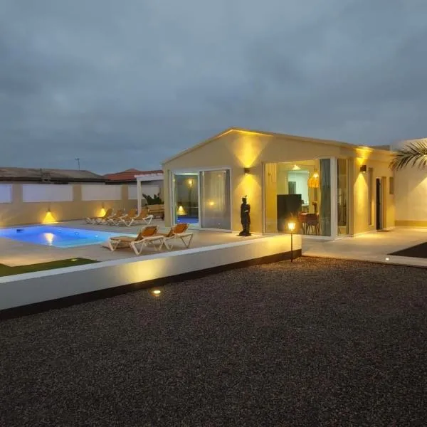 Villa con piscina LAJARES Ojo del Calderón, хотел в Лахарес