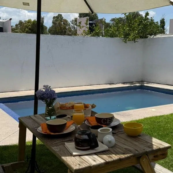 Casa con alberca, hotel in La Tortuga