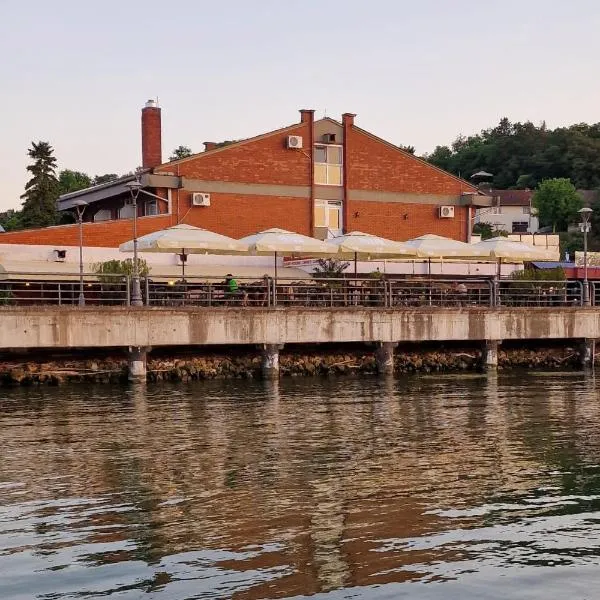 Kafana Zlatna Ribica, hotel in Golubac