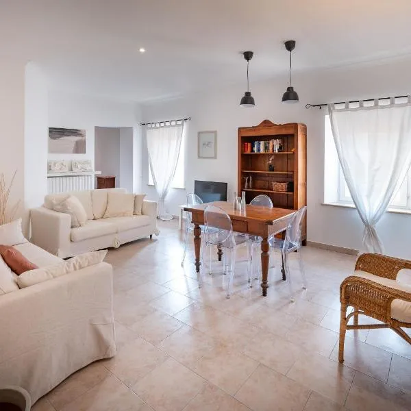 La Maison Blanche - Fano Historical Center, hotel in Fano