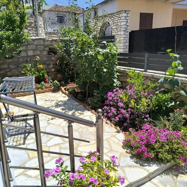 The Darling Guesthouse, hotel em Himare