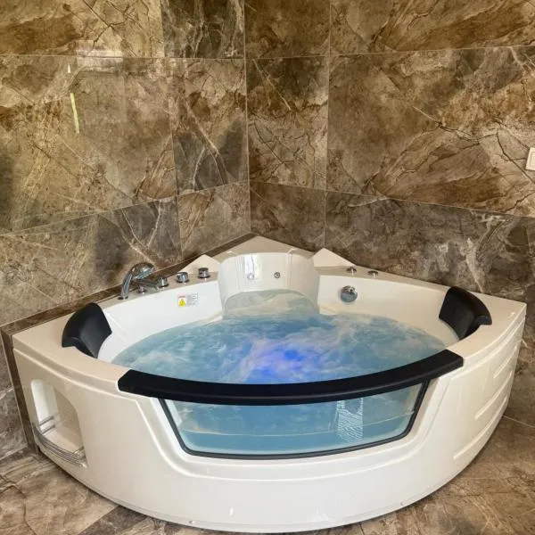 Place to Be - Modern Jacuzzi House in Vozdovac, hotel in Belgrade
