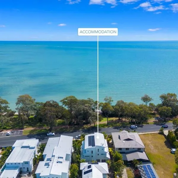 Beachfront Luxury with Ocean Views and Alfresco Dining, ξενοδοχείο σε Urangan