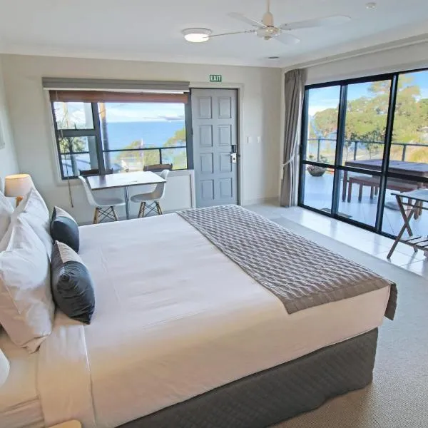 Whangaparaoa Lodge, hotel u gradu Whangaparaoa