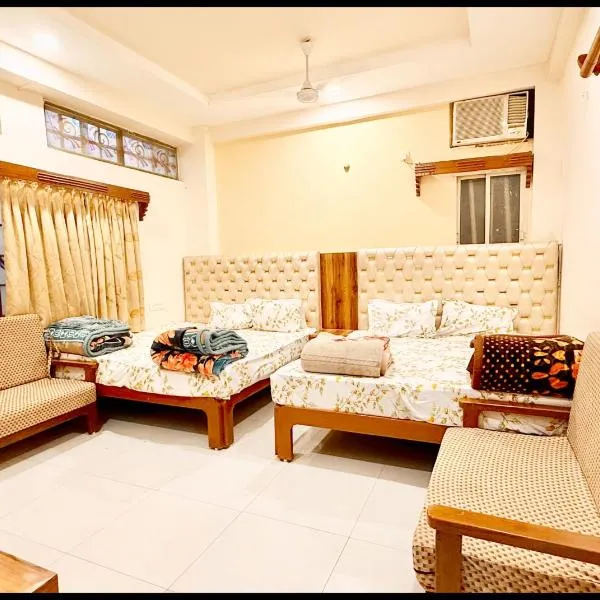 Near Mahakal Temple Hotel P - LANDMARK ! Ujjain,Near Railway station ,Fully Air conditioned Rooms And Spacious, with Wi-Fi , BEST HOTEL IN UJJAIN, hotel in Ujjain