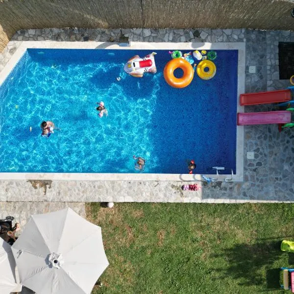 Wildstone Krusi - Pool & Apartments 2, hotel din Podgoriţa