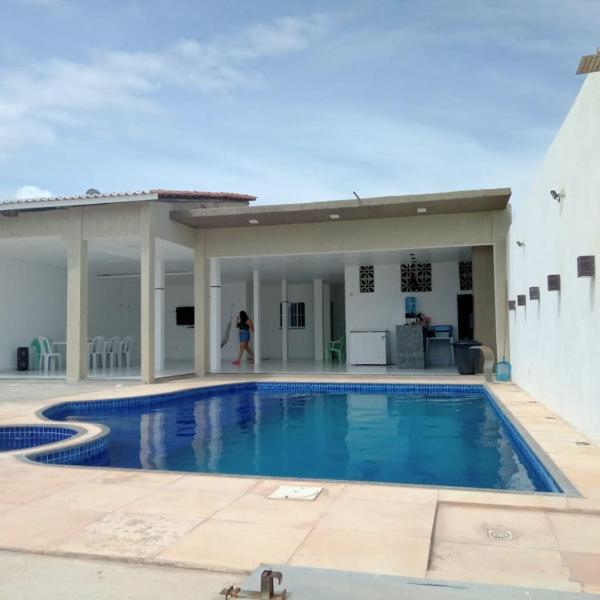 Casa com Piscina, hidromassagem e churrasqueira. - Foto 4
