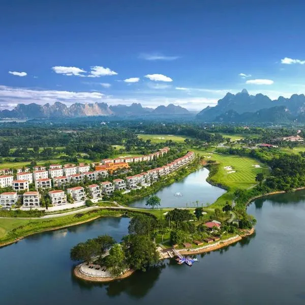 Wyndham Sky Lake Resort and Villas, hótel í Hanoi