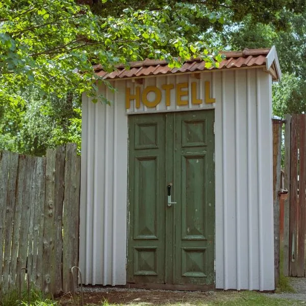 Tyrolens vagnshotell, hotel in Alvesta