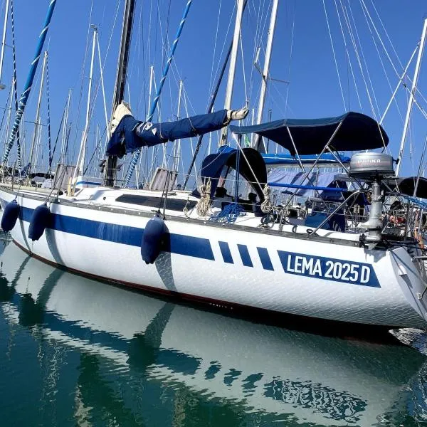 Notte in barca tra gioia e relax cullati dal mare, viešbutis mieste Čivitavekija