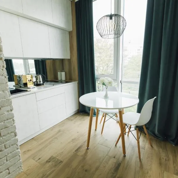 ATLANT luxury Apart Studio навпроти ТЦ ДЕПОТ, hotel in Chernivtsi