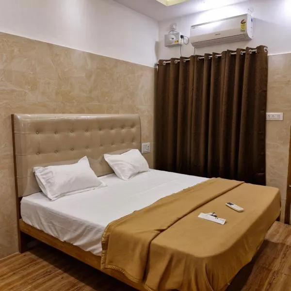 Saraa Grand, khách sạn ở Kuttālam