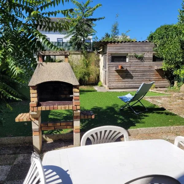 Maison jardin 4 chambres Parking Gratuit, hotel in Angers