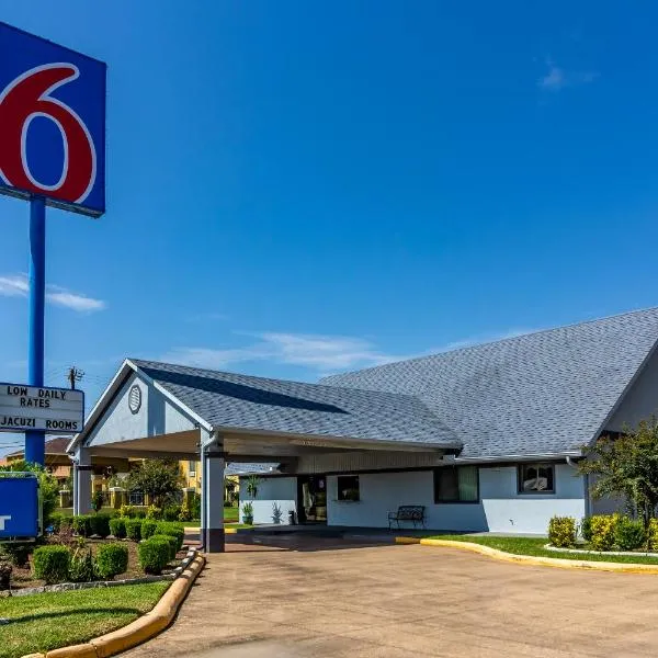 Motel 6-Alvin, TX, hotel v destinaci Alvin