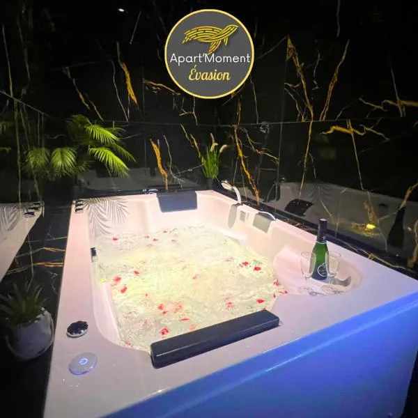 Séjour détente à Saint-Omer - jacuzzi privé, terrasse, centre-ville et parking gratuit, hotel v destinaci Saint-Omer