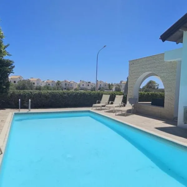 Agia Thekla bungalow with pool, Hotel in Agia Napa