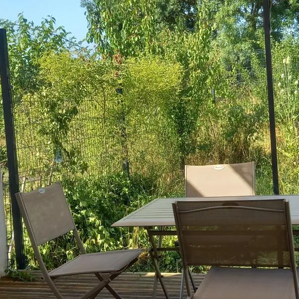 studio neuf climatisé, hotel v destinaci Les Fumades-Les Bains